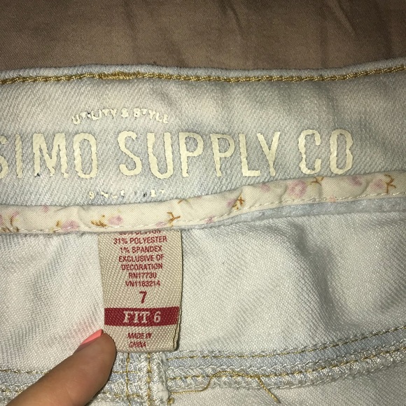 White patch shorts - Picture 3 of 3